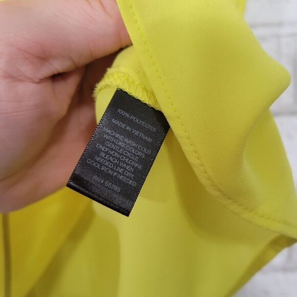 Express yellow v-neck flowy tank - Picture 8 of 14